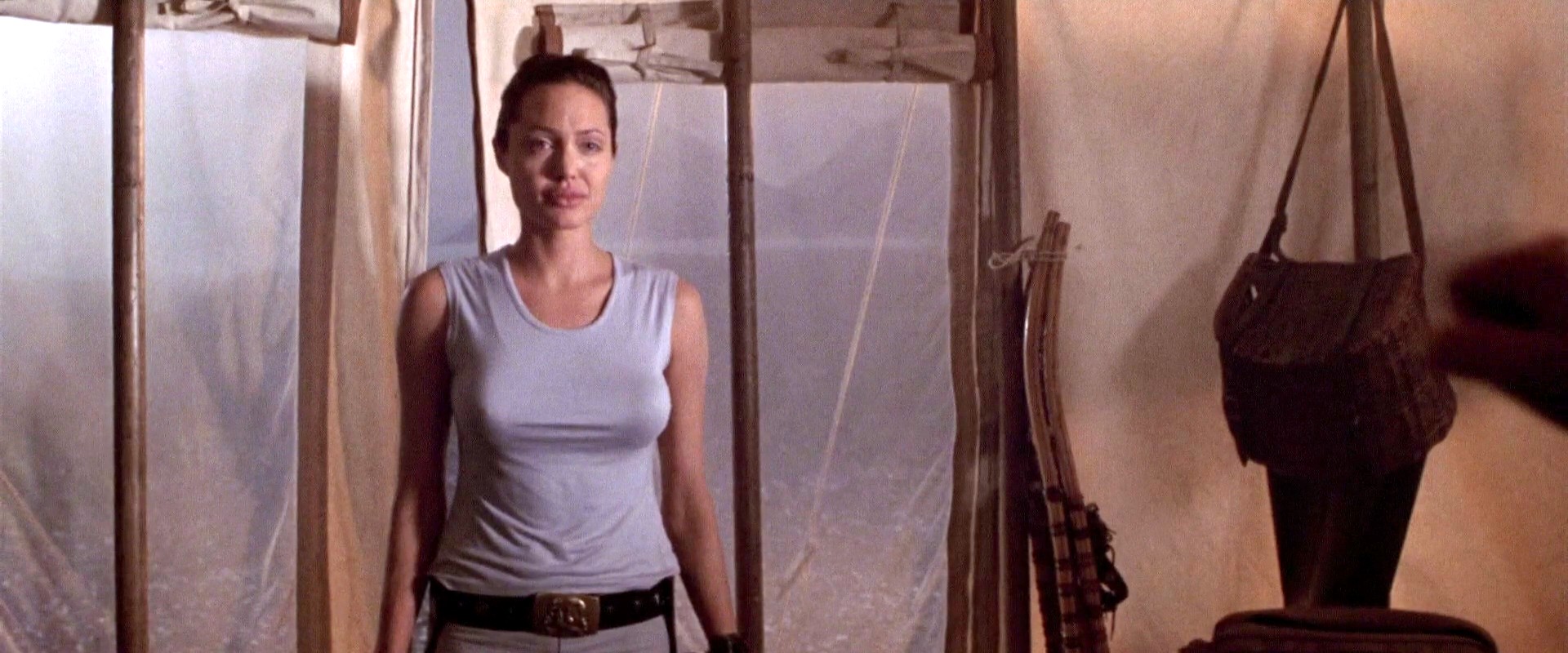 Анджелина Джоли забыла одеть трусы и показала свои прелести